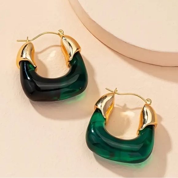 New ✨✨Bold & Beautiful Green Hoop Earrings✨💕 with beautiful gift box - Picture 1 of 7